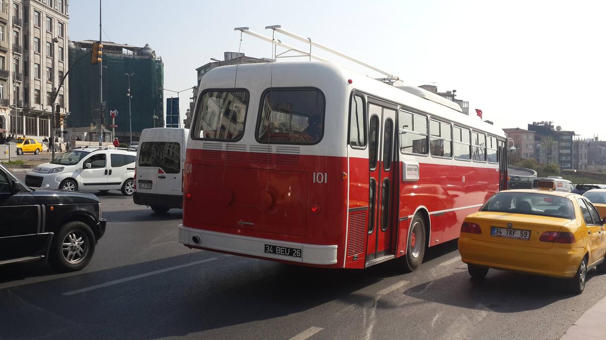 Стамбул — Автобус-реплика турецкого троллейбуса Tosun №101