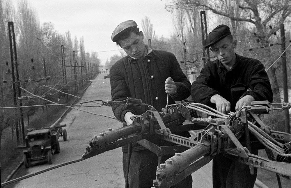 ბიშკეკი — Catenary; ბიშკეკი — Old photos; ბიშკეკი — The construction of trolley lines
