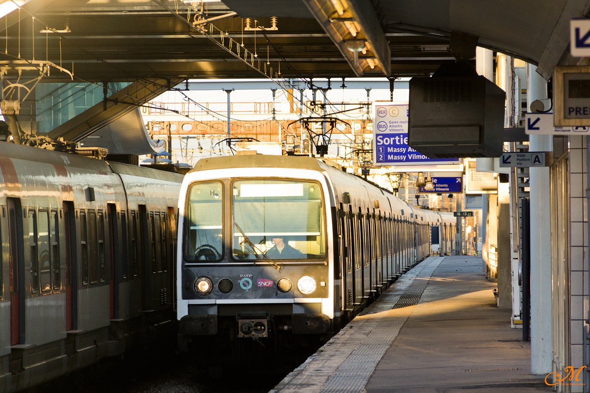 Paris - Versailles - Yvelines — Suburban trains RER — Line B