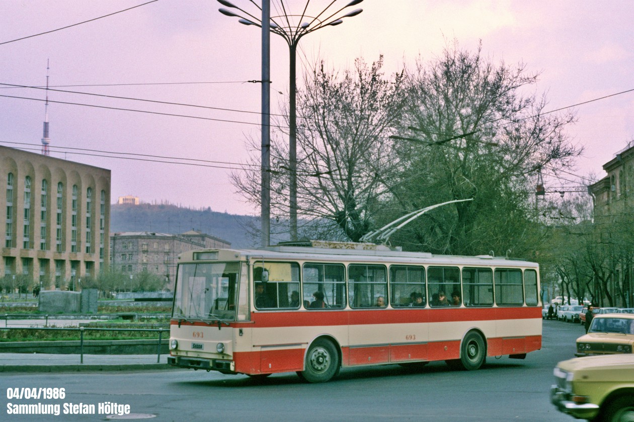 Ереван, Škoda 14Tr02 № 693; Ереван — Старые фотографии