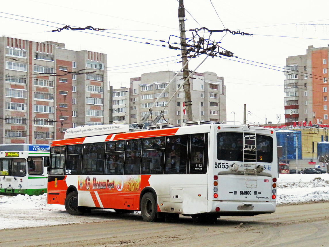 Киров, УТТЗ-6241-10 «Горожанин» № 5555