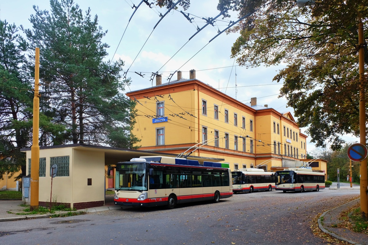 Jihlava, Škoda 24Tr Irisbus Citelis — 67; Jihlava, Škoda 26Tr Solaris III — 88