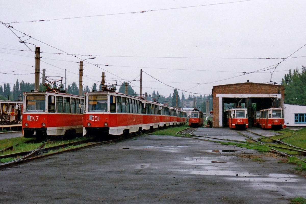 Avdeyevka, 71-605 (KTM-5M3) № 047; Avdeyevka, 71-605 (KTM-5M3) № 051; Avdeyevka — Tramway Depot