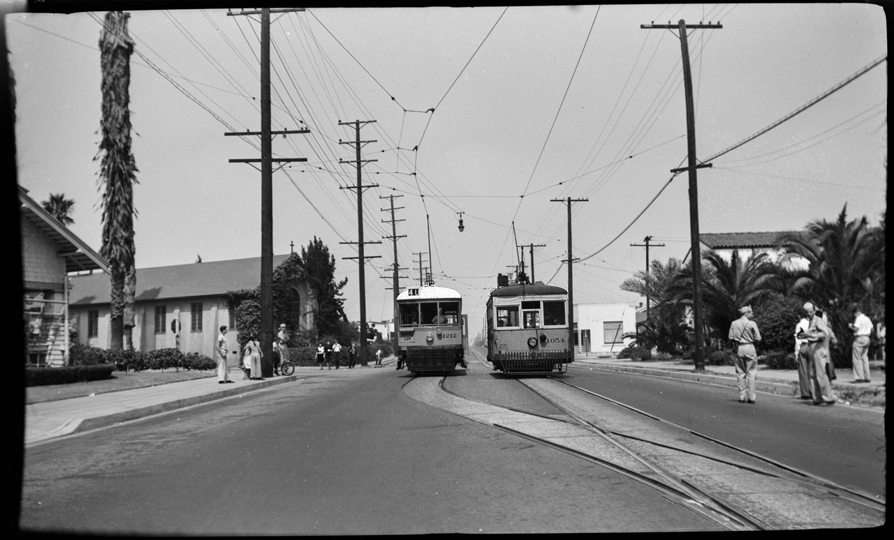 Лос-Анджелес, St. Louis LARy Type H-4 № 1212; Лос-Анджелес, Birney № 1054
