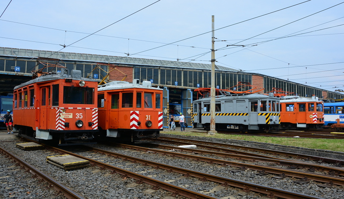 Ostrava, SMMD 2-axle motor car č. 35; Ostrava, KPS 2-axle motor car č. 31; Ostrava, Kopřívnice 2-axle motor car č. 24; Ostrava, SMMD 2-axle motor car č. 2