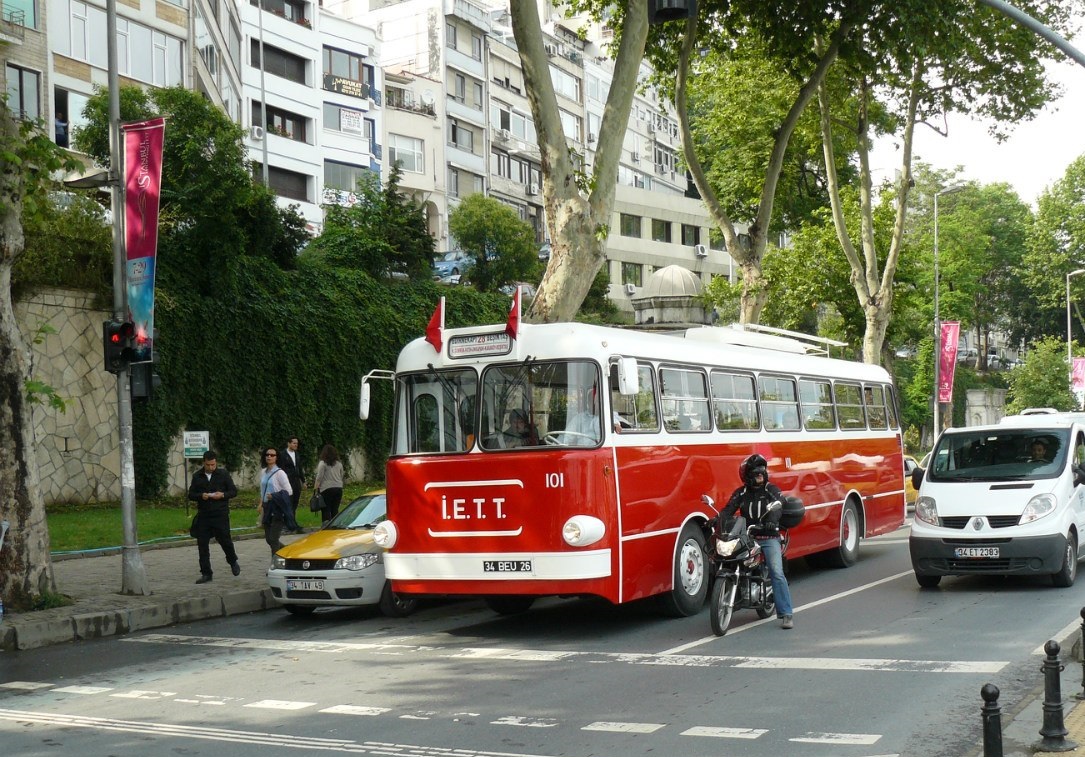 Стамбул — Автобус-реплика турецкого троллейбуса Tosun №101
