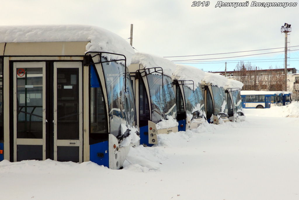 Орёл, Тролза-6206.00 «Мегаполис» № (7618); Орёл, Тролза-6206.00 «Мегаполис» № (7619); Орёл, Тролза-6206.00 «Мегаполис» № (7621); Орёл, Тролза-6206.01 «Мегаполис» № (7624); Орёл, Тролза-6206.00 «Мегаполис» № (8670); Орёл — Троллейбусное депо