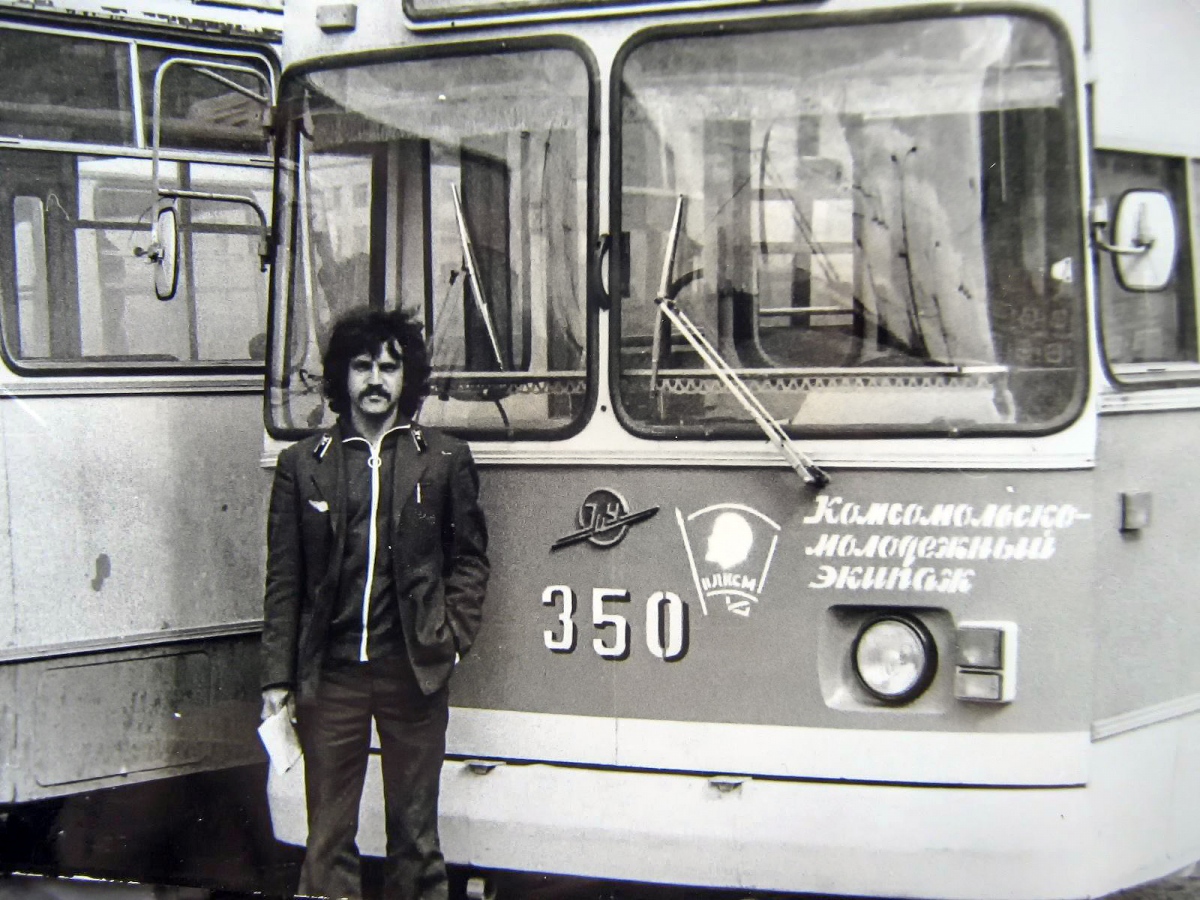 車尼哥夫, ZiU-682V [V00] # 350; 車尼哥夫 — Historical photos of the 20th century; 車尼哥夫 — Trolleybus department workers
