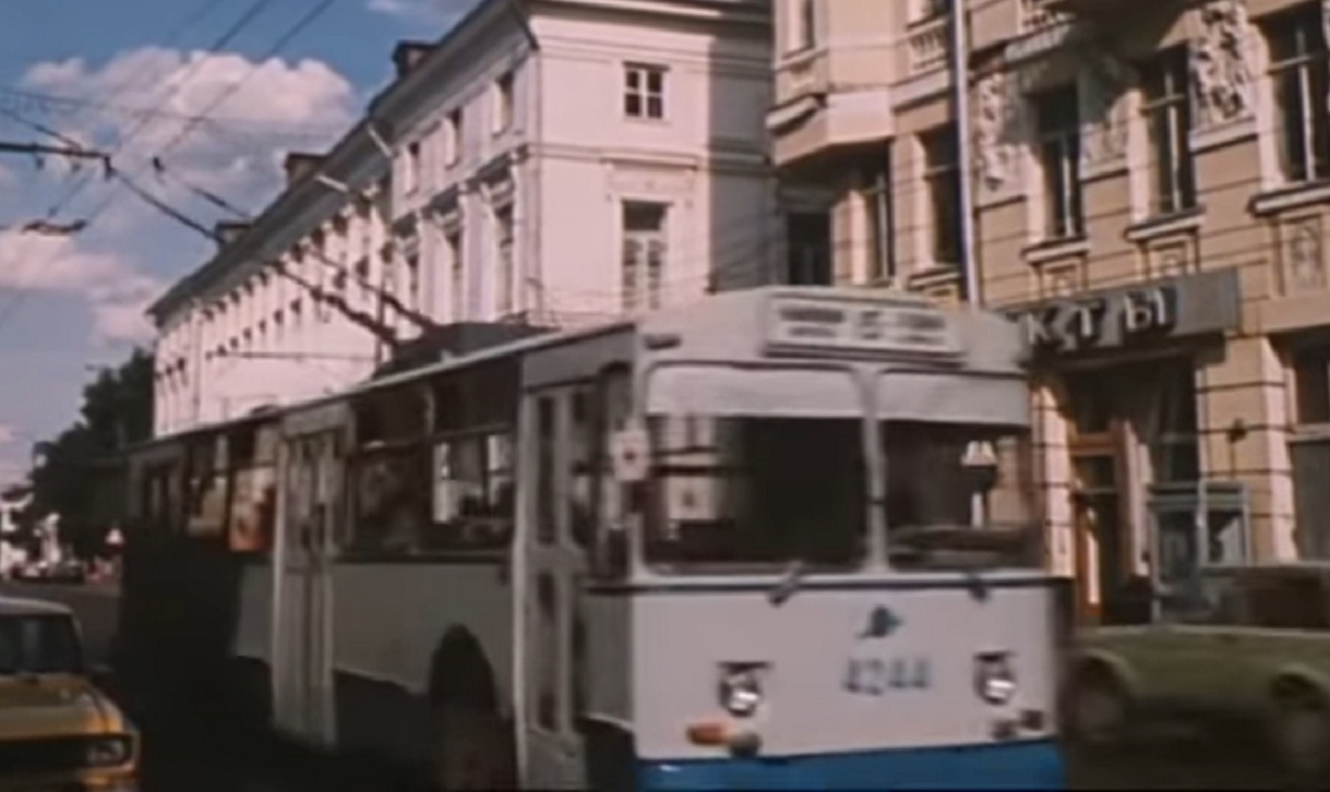 Moszkva, ZiU-682B — 4244; Moszkva — Historical photos — Tramway and Trolleybus (1946-1991); Moszkva — Trolleybuses in the movies