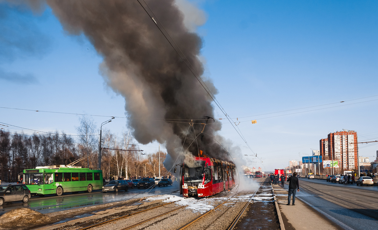 Kazan, BKM 84300M # 1302; Kazan — Burning trams