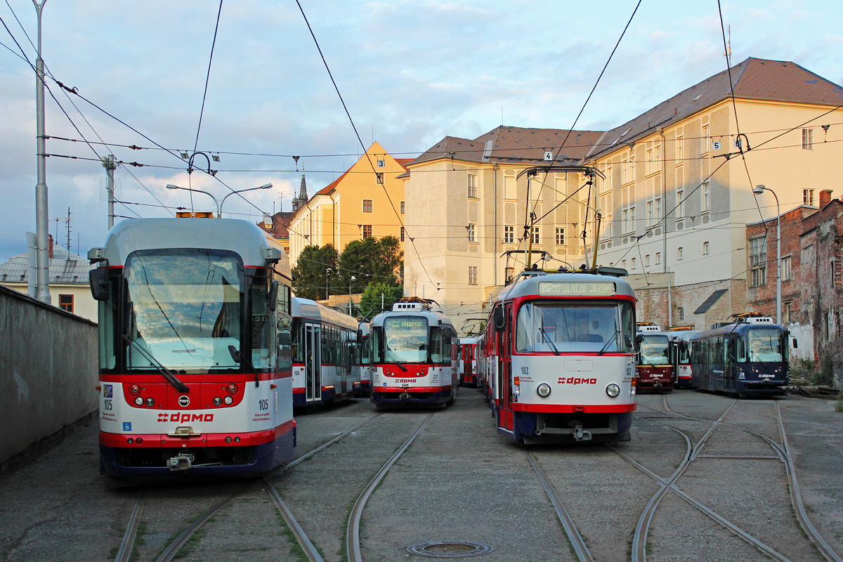 Olomouc, Vario LF+/O N°. 105; Olomouc, Tatra T3R.P N°. 182