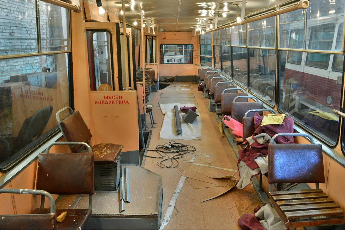 Vladivostok, 71-132 (LM-93) # 320; Vladivostok — Trams' Maintenance and Parts