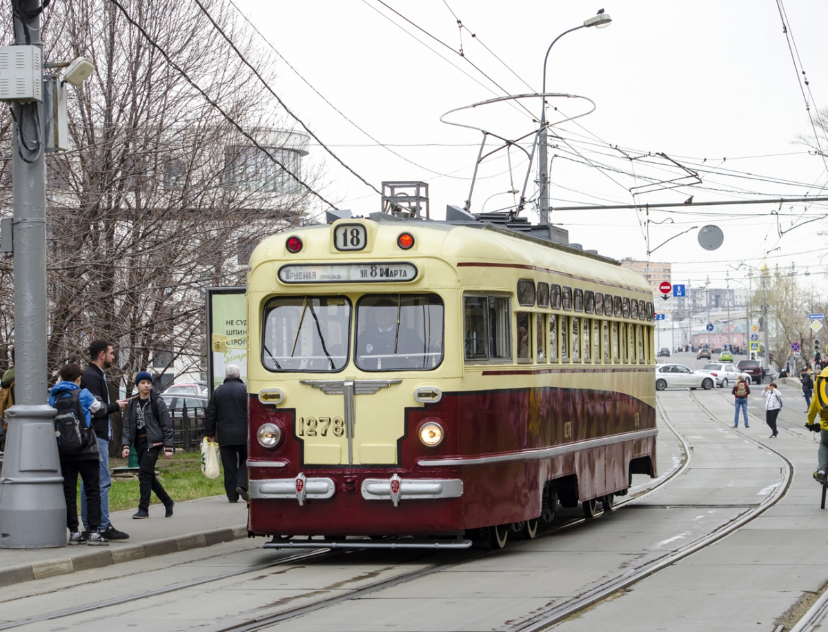 Движение трамвая 20. МТВ-82 трамвай. Трамвай 20 Москва. Трамвай 20 века. МТВ 82 крыша.