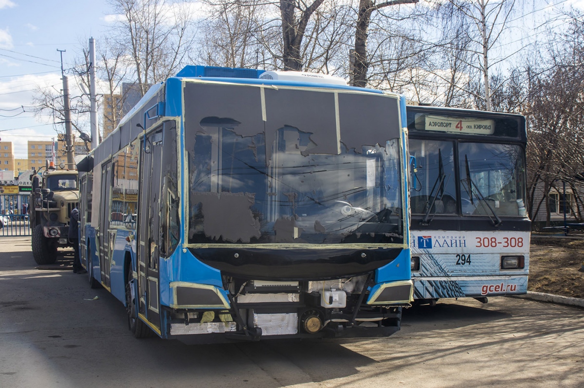 Irkutsk, VMZ-5298.01 “Avangard” č. 330; Irkutsk — New trolleybuses and trams; Irkutsk — trolleybus depot