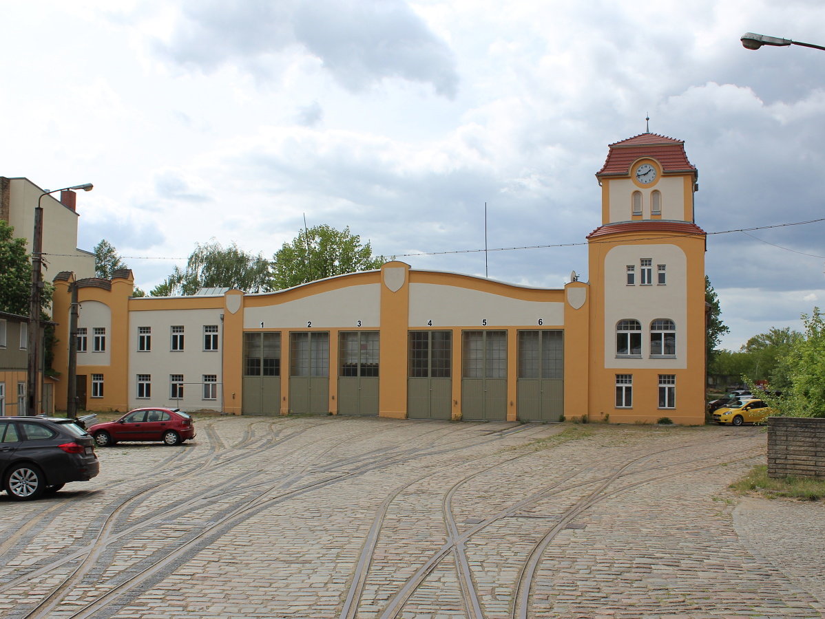 Brandenburg an der Havel — Remains of former tram lines • Überreste ehemaliger Straßenbahnstrecken