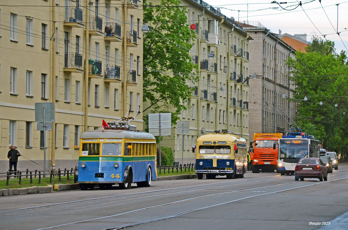 Pietari, YaTB-1 # 44; Pietari — 5th Retro Transport parade