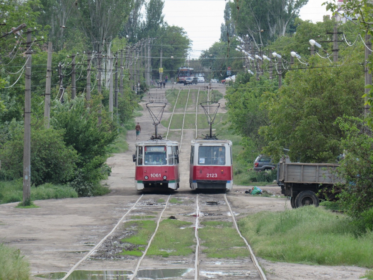 Николаев, 71-605 (КТМ-5М3) № 1061; Николаев, 71-605А № 2123