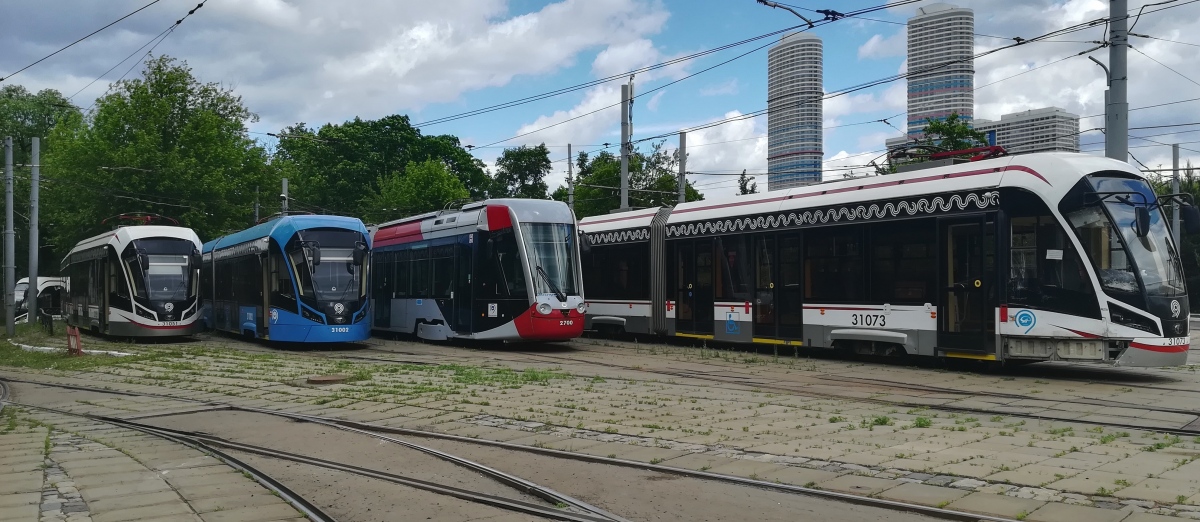 Moskau, 71-931M “Vityaz-M” Nr. 31073; Moskau, 71-801 (Alstom Citadis 301 CIS) Nr. 2700; Moskau, 71-931M “Vityaz-M” Nr. 31002; Moskau, 71-931M “Vityaz-M” Nr. 31051