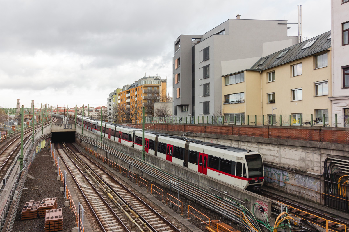 Вена, Bombardier Type T № 2674; Вена — U-Bahn — линия U4; Вена — U-Bahn — линия U6; Вена — Штадтбан