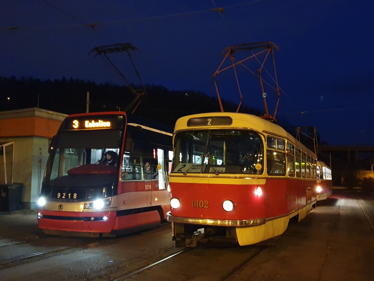 Prag, Tatra T3 Nr. 6102; Prag, Škoda 15T2 ForCity Alfa Praha Nr. 9218
