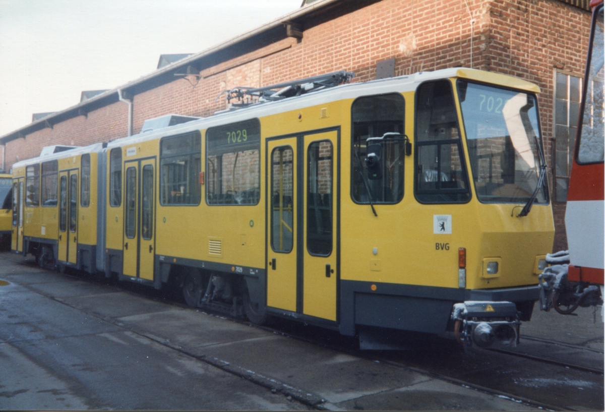 Берлин, Tatra KT4DtM № 7029; Баутцен — Модернизация трамвайных вагонов