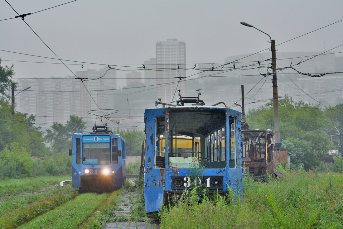 Vladivostok, 71-608K č. 301; Vladivostok, 71-608K č. 314; Vladivostok — Tram graveyard