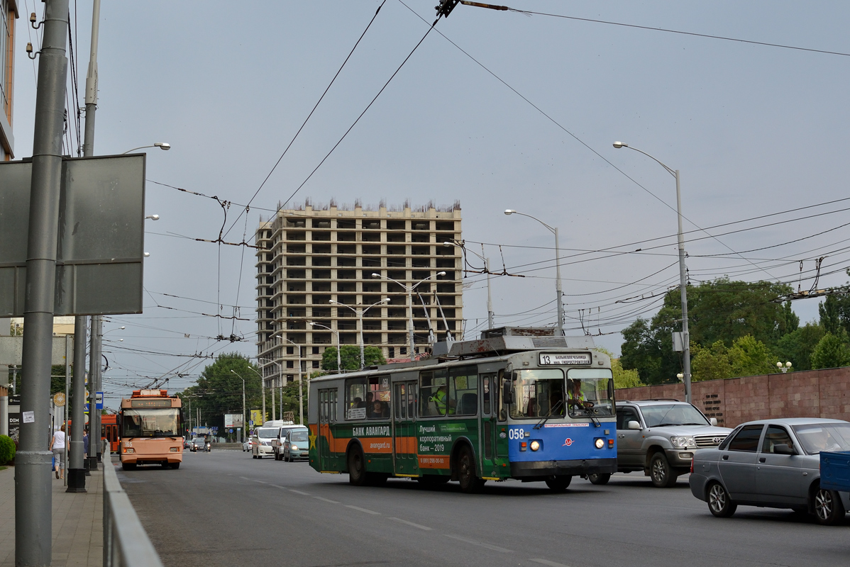 Krasznodar, ZiU-682G-016 (012) — 058; Krasznodar, Trolza-5275.07 “Optima” — 165