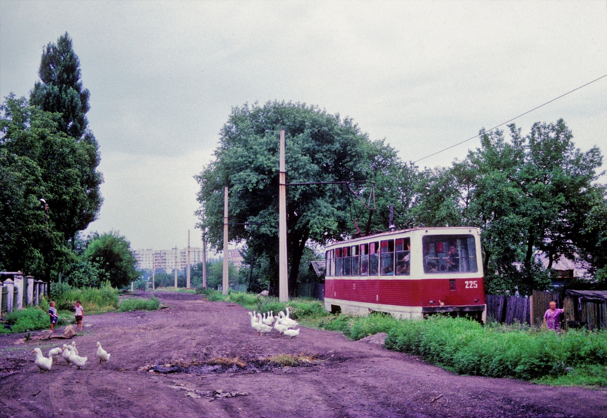 Makiivka, 71-605 (KTM-5M3) # 225; Makiivka — Photos by David Pearson — 11-14.08.1993; Transport and animals