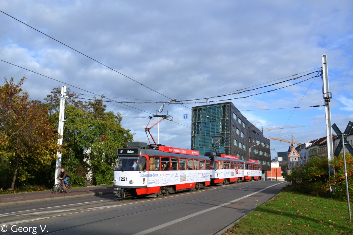 Halle, Tatra T4DC nr. 1221