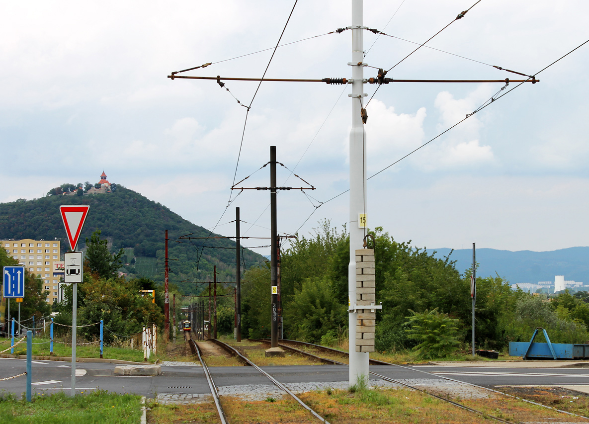Мост и Литвинов — Трамвайные линии и инфраструктура