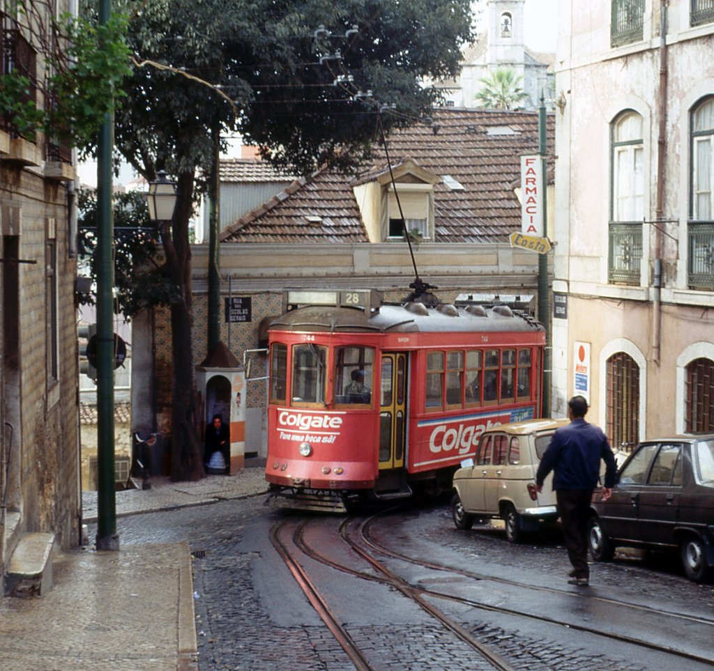 Lisabon, Carris 2-axle motorcar (Remodelado) č. 744