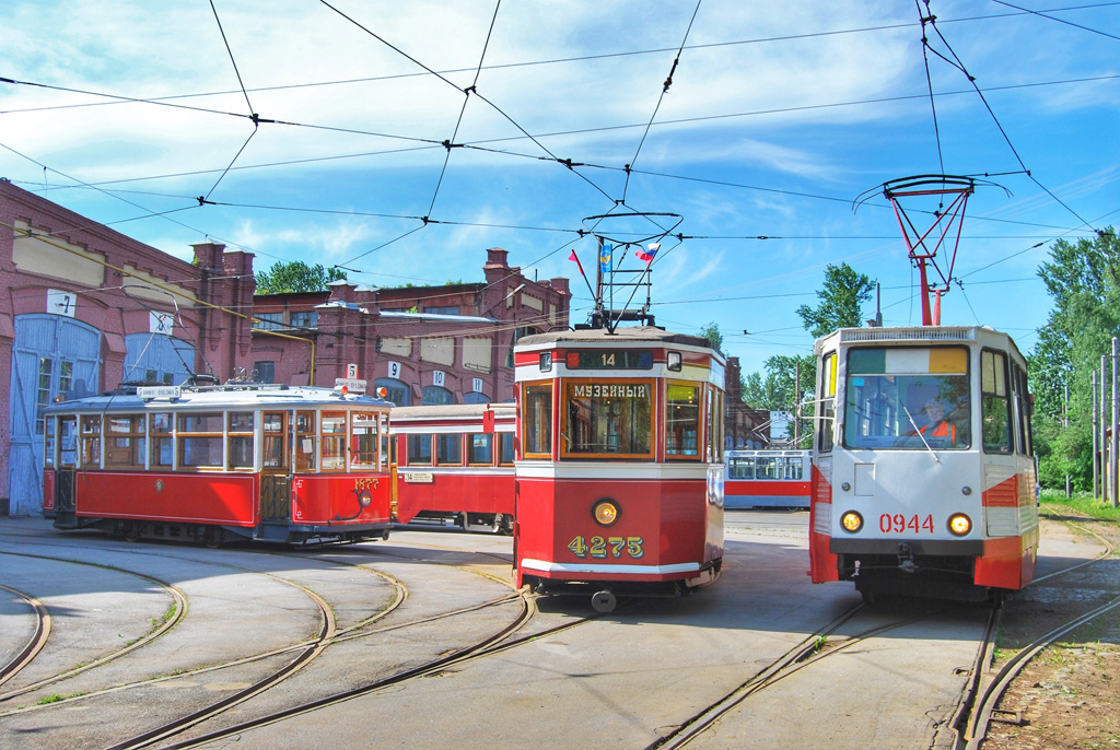 Sankt-Peterburg, 71-605 (KTM-5M3) № 0944; Sankt-Peterburg, MS-1 № 1877; Sankt-Peterburg, LM-33 № 4275