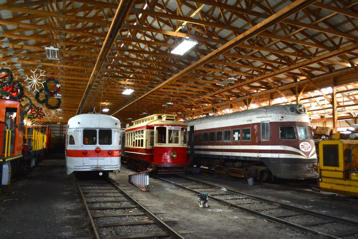 Рокхилл, PCC № 2743; Рокхилл, Двухосный моторный CCFP/Brill № 172; Рокхилл, St. Louis Electroliner № Independence Hall