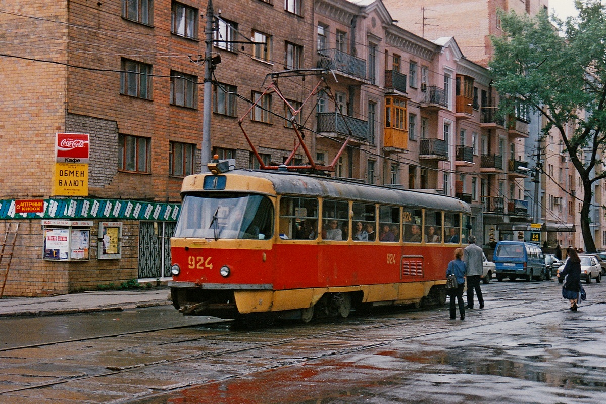 Donezk, Tatra T3SU Nr. 924; Donezk — Photos by Alex Krakowsky — 22.05.1998