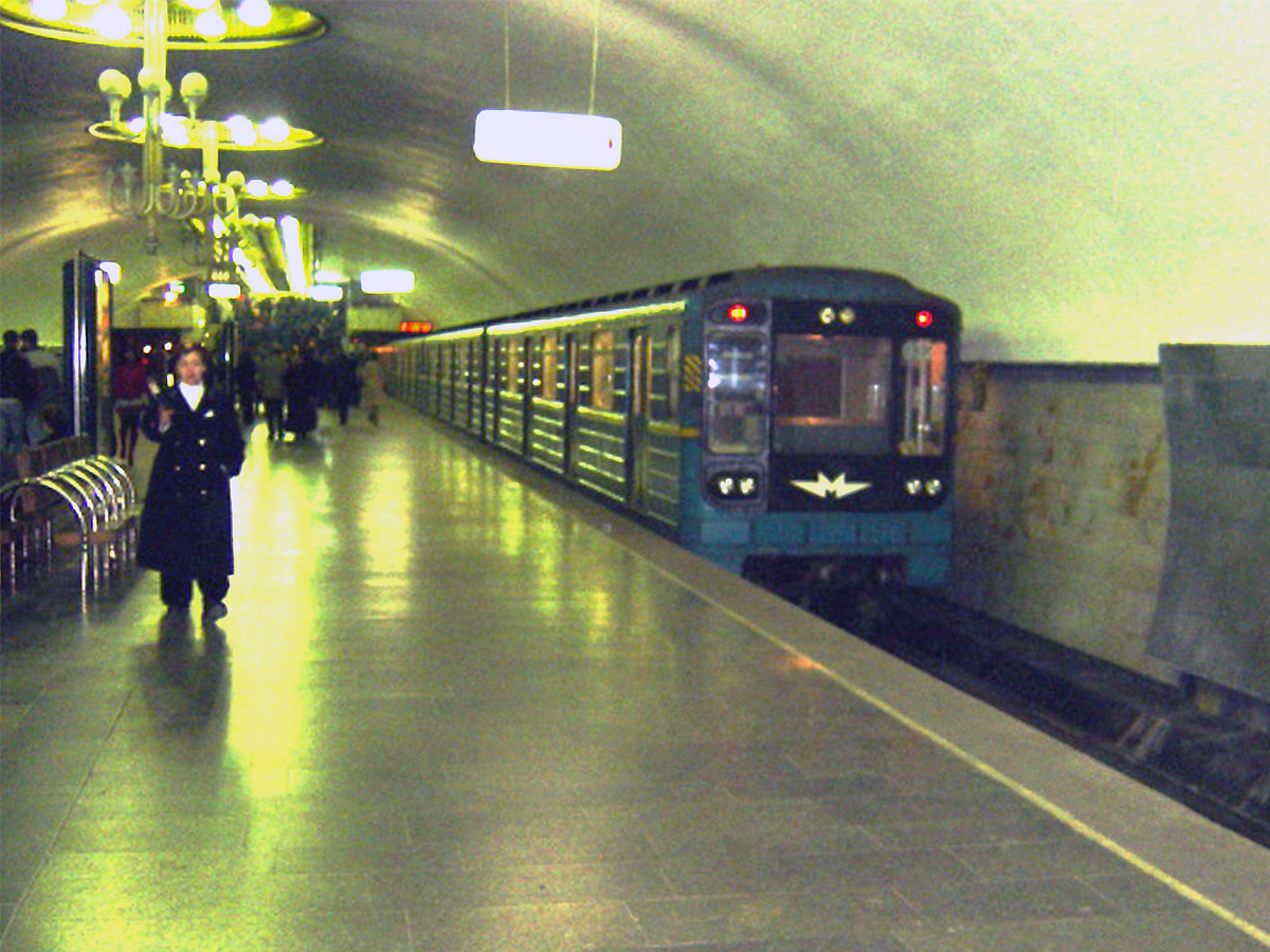 Kyiv, 81-717.5 (MMZ/MVM) № 0213; Kyiv — Metro — Line M3 (green)