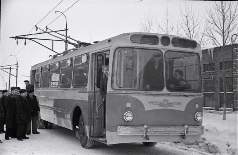 Moskva, ZiU-5 № 601; Engels — New and experienced trolleybuses of the Uritsky plant