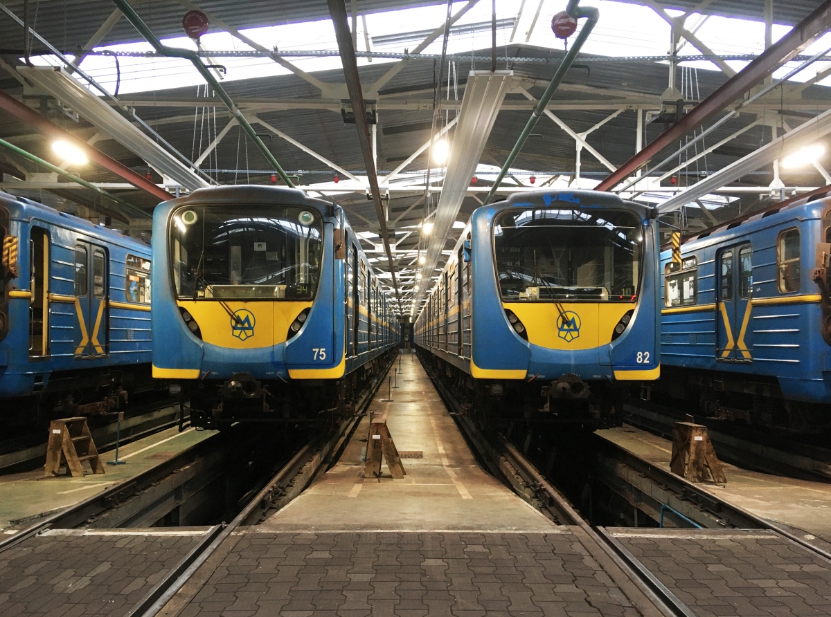 Kyiv, 81-540.2K № 10358; Kyiv, 81-540.2K № 10381; Kyiv — Metro — Vehicles — Types 81-717/714 and modifications