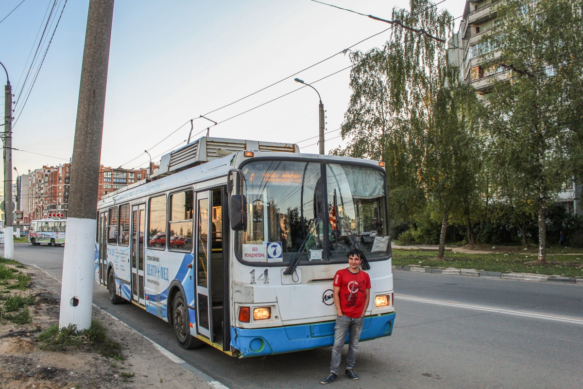 Тверь, ЛиАЗ-5280 № 14; Работники электротранспорта