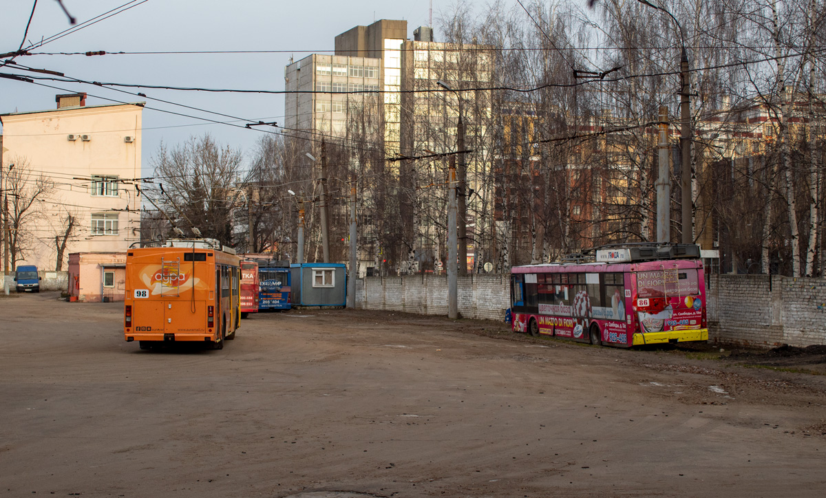 Ярославль, Тролза-5275.07 «Оптима» № 98; Ярославль, Тролза-5265.00 «Мегаполис» № 86; Ярославль — Троллейбусное депо № 1