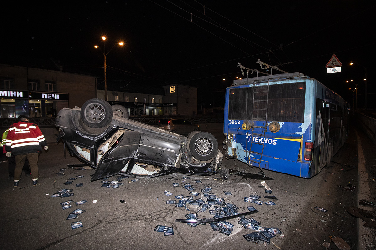 Kyiv, LAZ E183D1 № 3913; Kyiv — Incidents