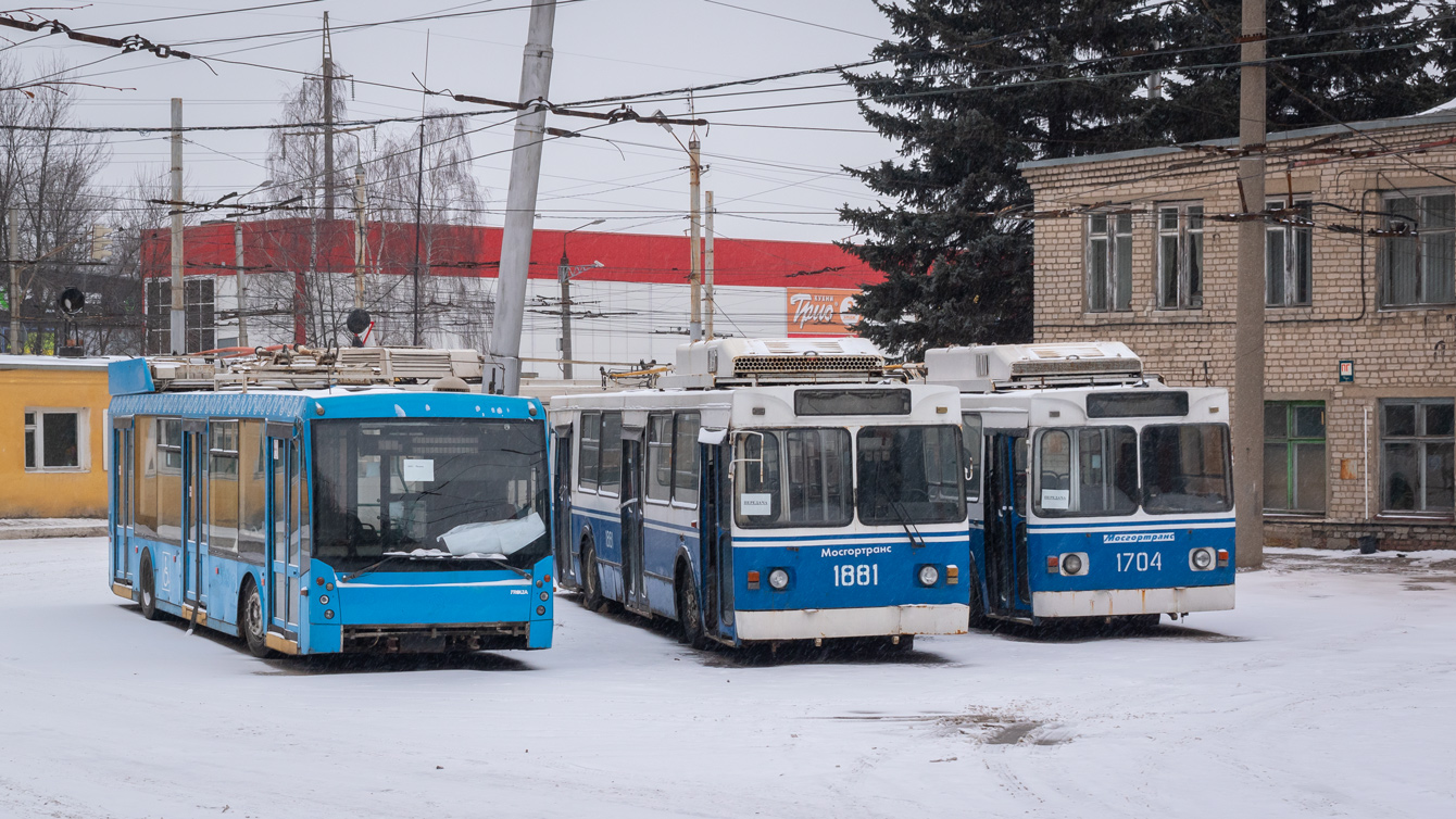 Рязань, Тролза-5265.00 «Мегаполис» № 2031; Рязань, ЗиУ-682ГМ1 (с широкой передней дверью) № 2038; Рязань, ЗиУ-682ГМ1 (с широкой передней дверью) № 2042