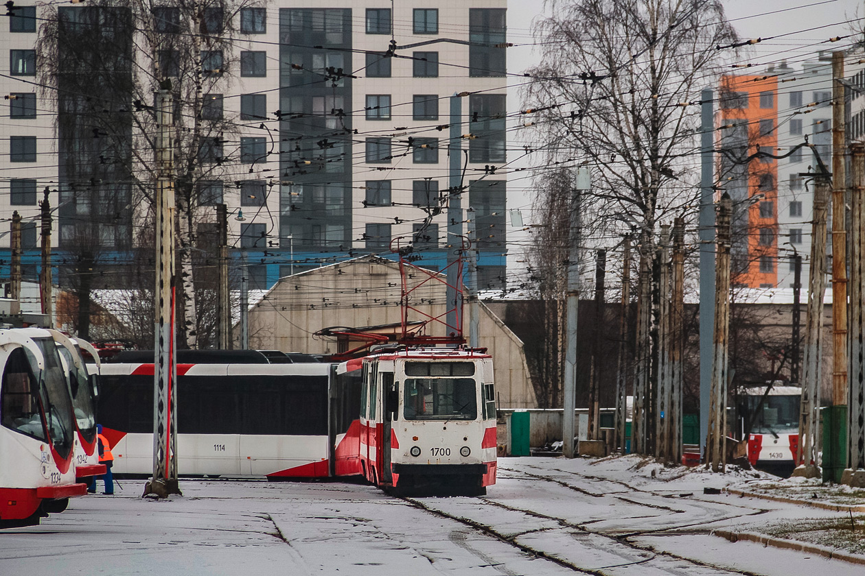 Санкт-Петербург, 71-152 (ЛВС-2005) № 1114; Санкт-Петербург, ЛМ-68М № 1700