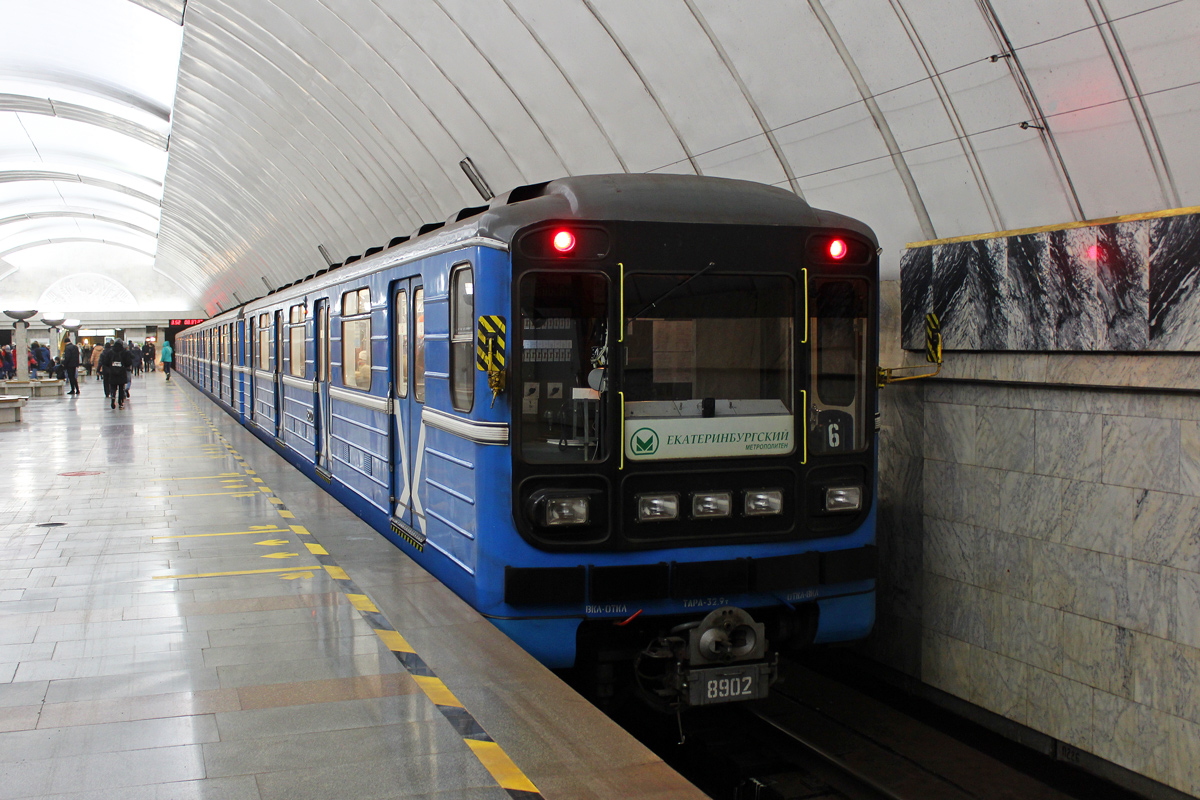 Екатеринбург, 81-717.5 (ЛВЗ/ВМ) № 8902