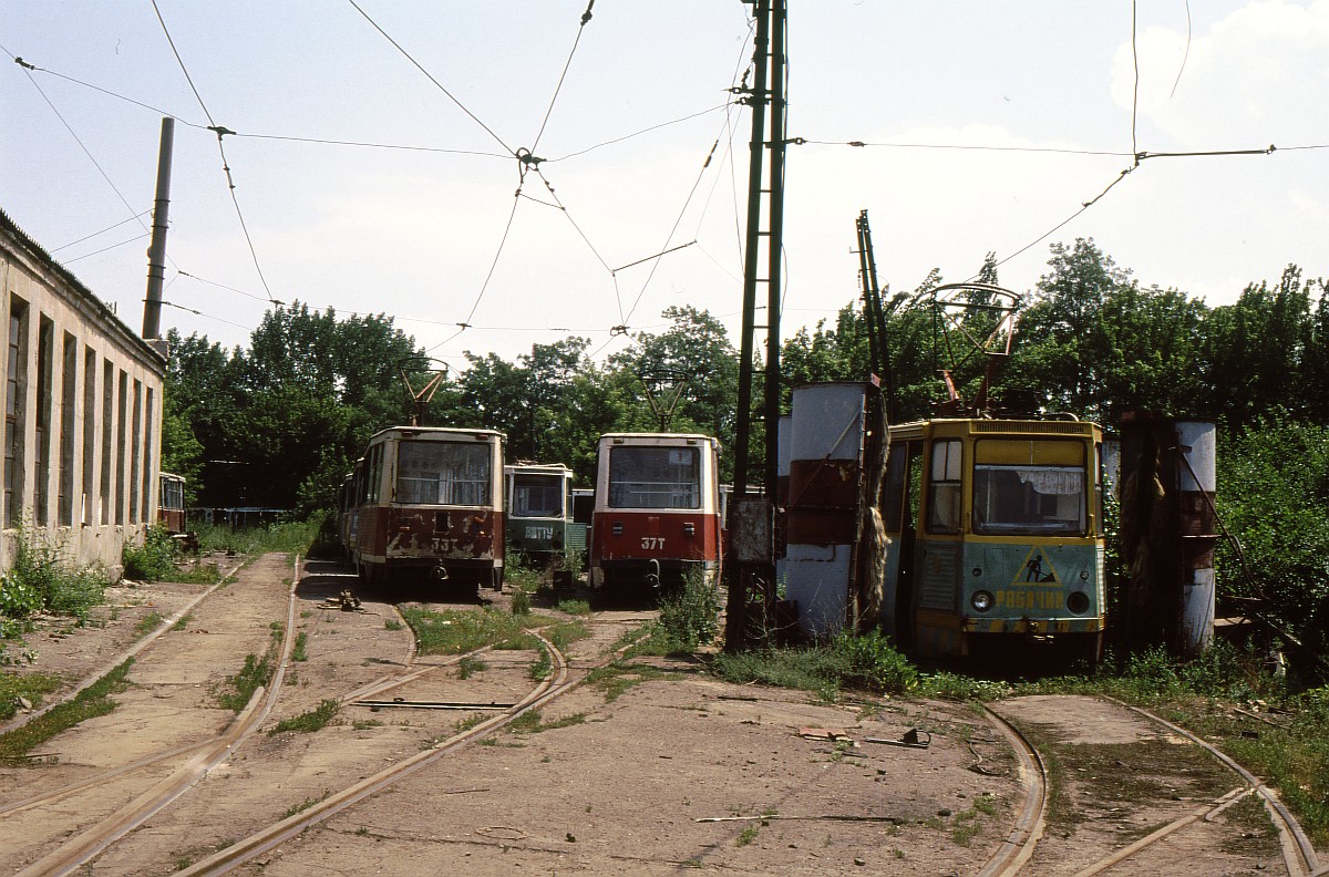 Шахты, 71-605 (КТМ-5М3) № 33; Шахты, 71-605 (КТМ-5М3) № 37; Шахты — Шахтинский трамвай в 1990-е гг.