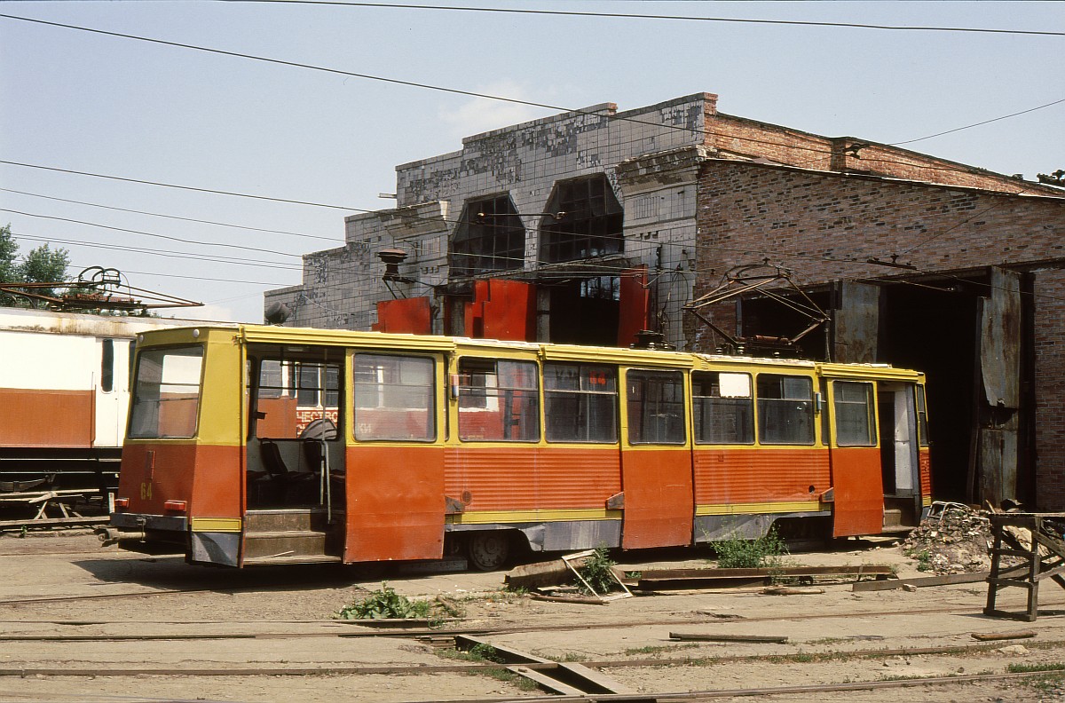 Schachty, 71-605 (KTM-5M3) Nr. 64; Schachty — Shakhty tram in the 1990s.