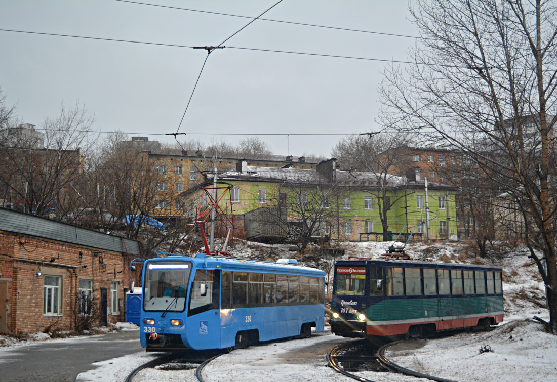 Vladivostok, 71-605 (KTM-5M3) nr. 297; Vladivostok, 71-619K nr. 330