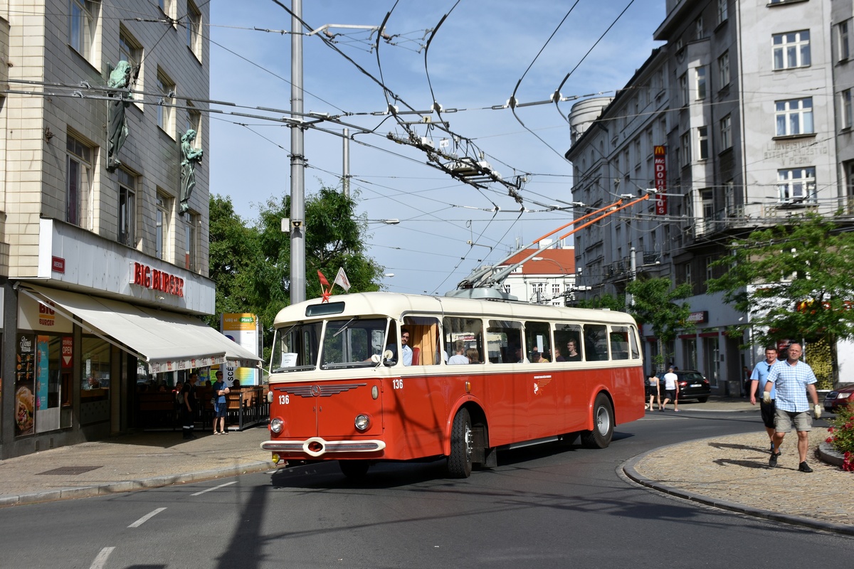 Пардубице, Škoda 8Tr9 № 136; Пльзень — Празднование 120-летия общественного транспорта в Пльзене