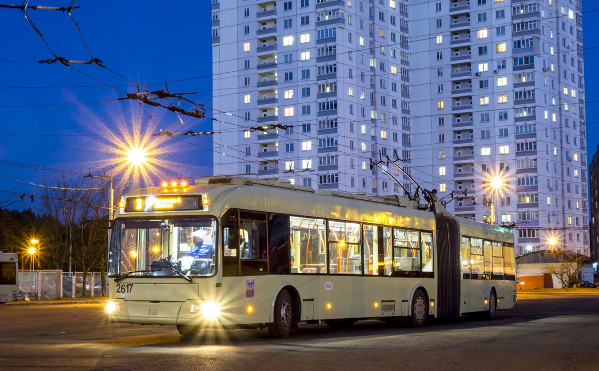 Троллейбусы в минске сегодня. Минский троллейбус 2021. БКМ-811 трамвай. Белорусский троллейбус 2021. БКМ 333 ночь.