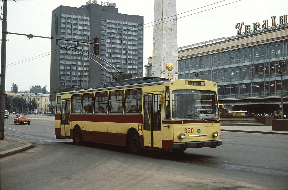 Киев, Škoda 14Tr04 № 320