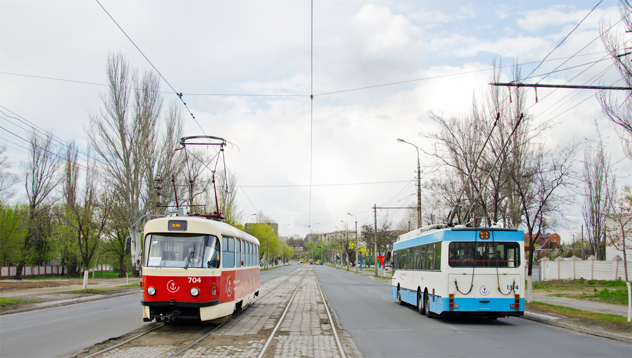 Mariupol, Tatra T3SUCS № 704; Mariupol, MAN/Gräf & Stift 860 SL172HO № 1314